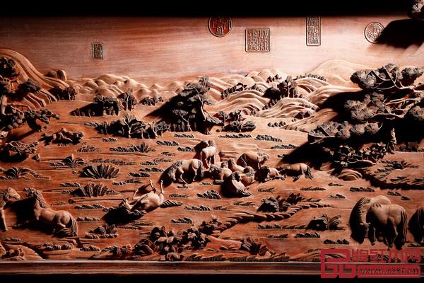 陈戴青大师木雕作品《百骏图》挂屏局部 陈戴青大师木雕作品《百骏图》挂屏局部