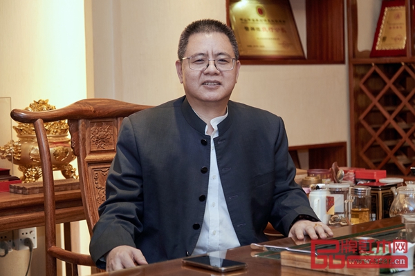 洪祥轩红木：品质坚定信心，信心攻克困难 