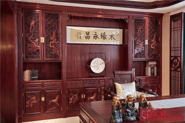 木缘红木高端私人定制样板间——书房空间一角 木缘红木高端私人定制样板间——书房空间一角