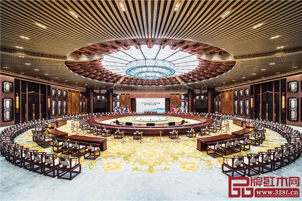 明堂红木连续四年7次登上世界舞台代言中国红木.jpg 明堂红木连续四年7次登上世界舞台代言中国红木.jpg