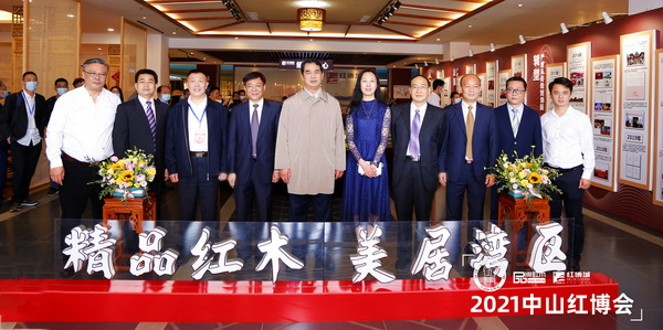 出席开幕式的重要领导嘉宾合影留念 出席开幕式的重要领导嘉宾合影留念