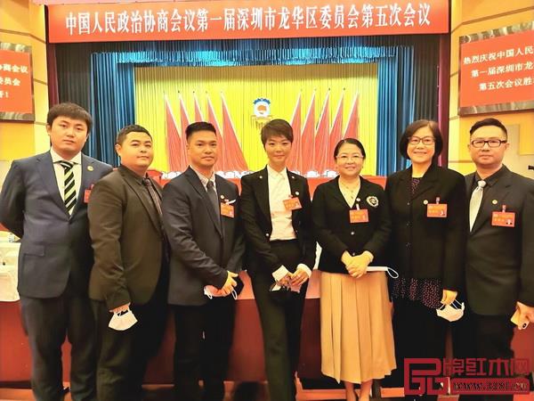 戴为集团创始人翁肖尤(中)有智慧与担当,积极与深圳市龙华区委员会成员进行思想碰撞 戴为集团创始人翁肖尤(中)有智慧与担当,积极与深圳市龙华区委员会成员进行思想碰撞