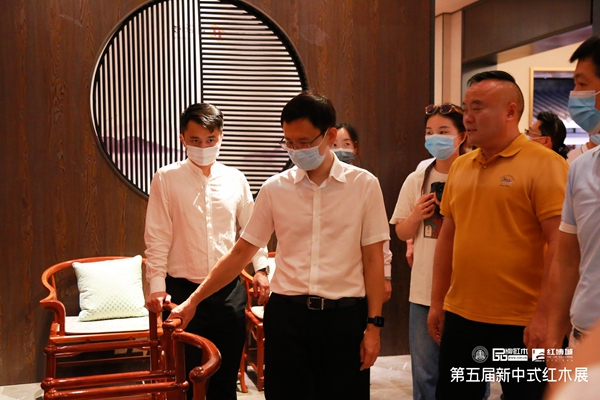 地天泰集团：亮相新中式红木展，掀起国潮品质人生新时尚