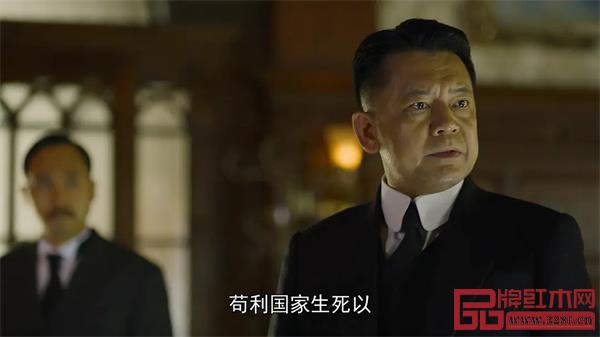 何政军饰演《觉醒年代》中的顾维钧一角 何政军饰演《觉醒年代》中的顾维钧一角