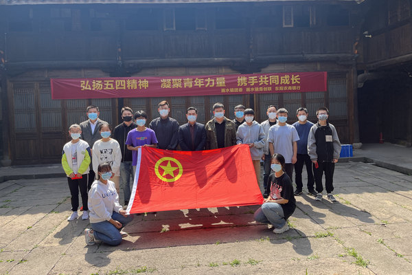 “五四”爱心助学，龙珍阁红木助力学子圆梦