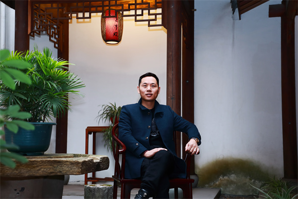微凹黄檀标准倡导者|万事红红木董事长蒋国洪：用绝对的实力，打破质疑的声音