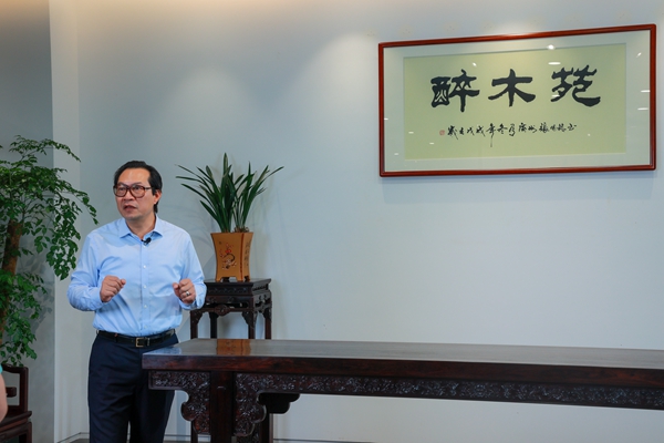 蒋念慈解读明清紫檀家具拍卖排行榜TOP11同款——醉木苑《紫檀西番莲大条案》