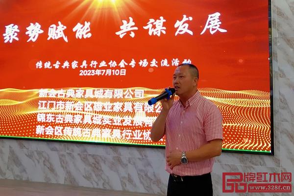 新会区委统战部副部长、区工商联党组钟炳超书记在圆桌会议上讲话 新会区委统战部副部长、区工商联党组钟炳超书记在圆桌会议上讲话