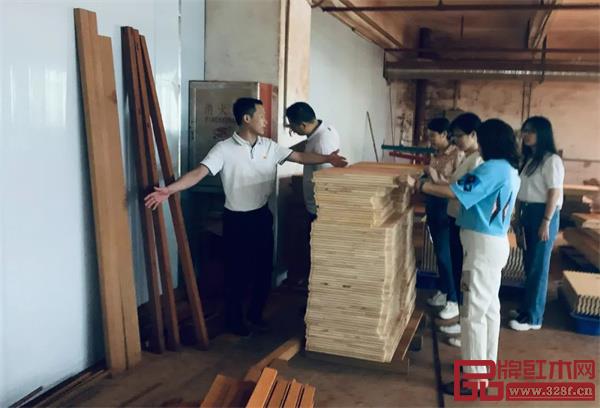 国方家居党员开展安全排查工作