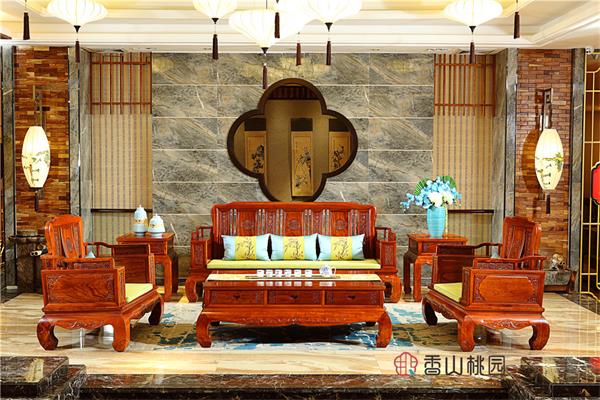 香山桃园 | 三种方式摆放红木沙发，让客厅成为“最佳门面”！