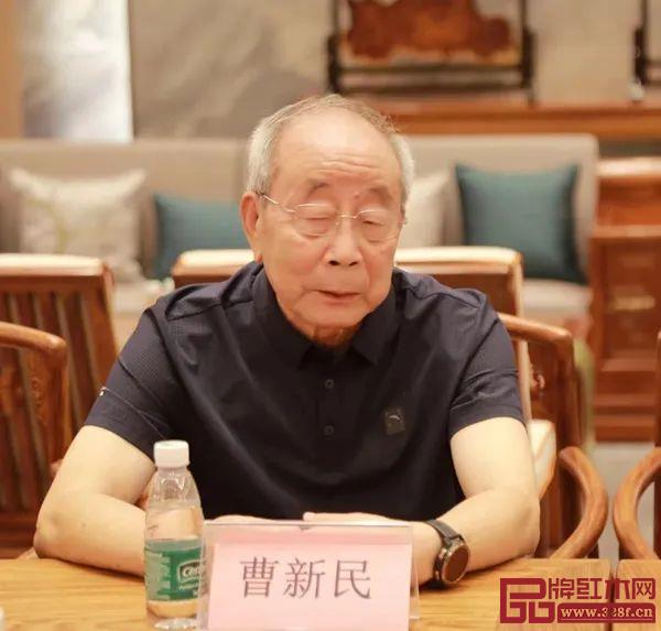 中山市红木古典家具学会专家顾问、中国红木家具技术专家曹新民发言 中山市红木古典家具学会专家顾问、中国红木家具技术专家曹新民发言