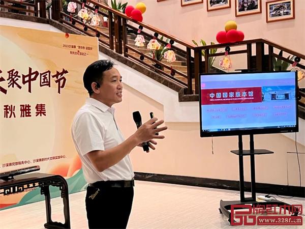 国方家居总经理陈新平致欢迎辞,并介绍了国方家居设计制作的中国国家版本馆中央总馆木作项目 国方家居总经理陈新平致欢迎辞,并介绍了国方家居设计制作的中国国家版本馆中央总馆木作项目