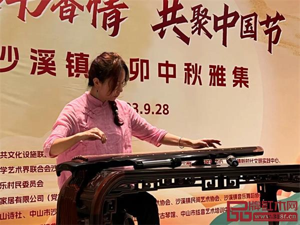 艺术家们在现场为现场观众施展才情 艺术家们在现场为现场观众施展才情