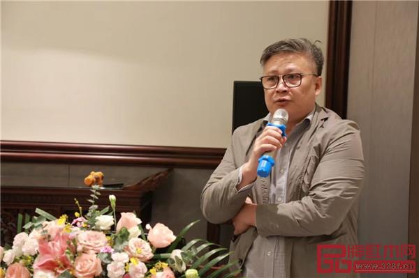 中山市红木家具行业协会协会会长、红博城董事办主任林志洪发言 中山市红木家具行业协会协会会长、红博城董事办主任林志洪发言