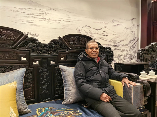 【东帝汶前总统鲁瓦克亲自体验明堂家居产品】 【东帝汶前总统鲁瓦克亲自体验明堂家居产品】