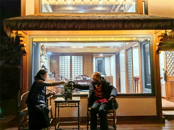 【明堂·斗方霞影前合影】 【明堂·斗方霞影前合影】