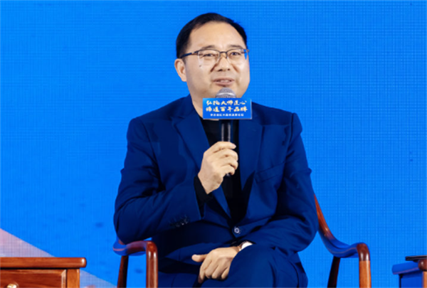 汇智谷智业董事长、苏州市家居协会会长、中国家具销售商委员会执行主席李家网发表看法 汇智谷智业董事长、苏州市家居协会会长、中国家具销售商委员会执行主席李家网发表看法
