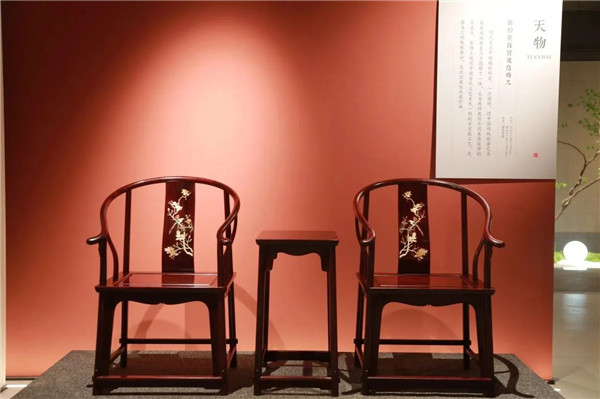 《天物 —— 紫檀嵌百宝花鸟椅》亮相“友联艺术”—— 收藏品全国巡展・深圳站 《天物 —— 紫檀嵌百宝花鸟椅》亮相“友联艺术”—— 收藏品全国巡展・深圳站