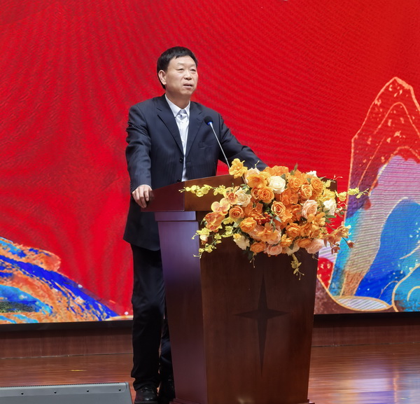 中国传统工艺大师、巧夺天工红木董事长张爱冬发表新年致辞